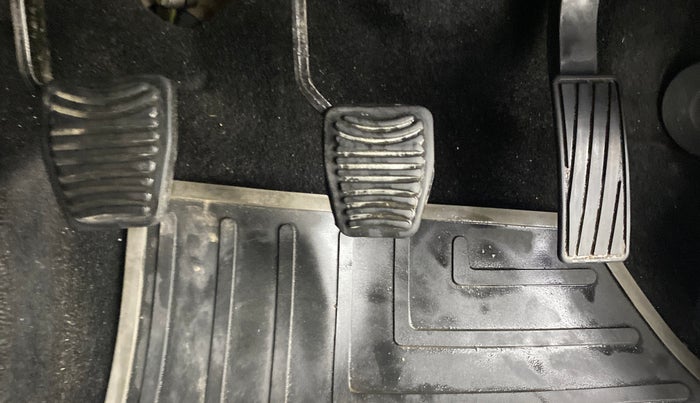 2018 Mahindra KUV 100 NXT K4+ P 6 STR, Petrol, Manual, 35,106 km, Pedals