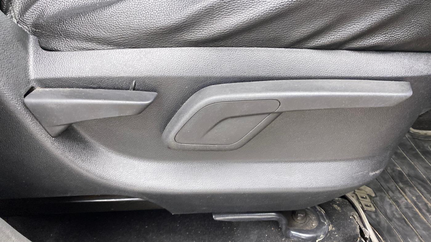 2018 Mahindra KUV 100 NXT K4+ P 6 STR, Petrol, Manual, 35,106 km, Driver Side Adjustment Panel