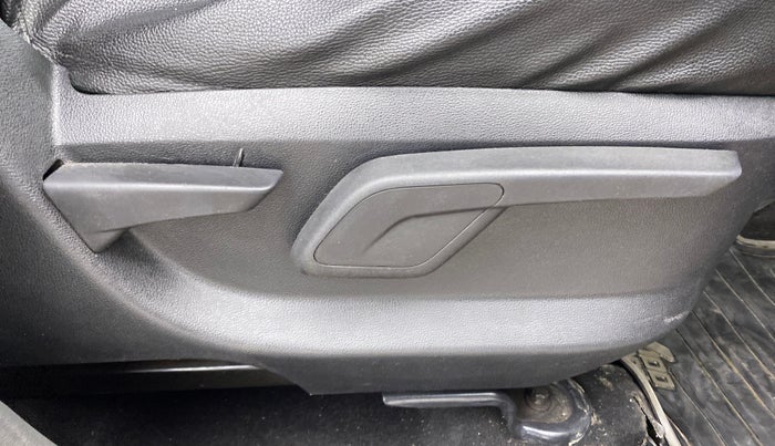 2018 Mahindra KUV 100 NXT K4+ P 6 STR, Petrol, Manual, 35,106 km, Driver Side Adjustment Panel