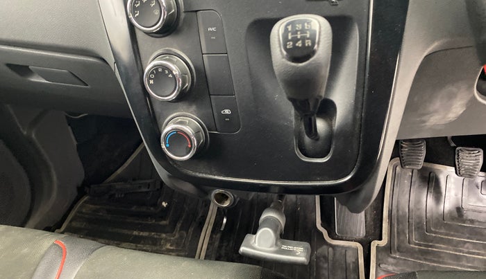 2018 Mahindra KUV 100 NXT K4+ P 6 STR, Petrol, Manual, 35,106 km, Gear Lever