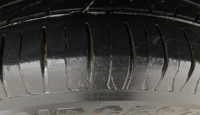 2018 Mahindra KUV 100 NXT K4+ P 6 STR, Petrol, Manual, 35,106 km, Left Rear Tyre Tread