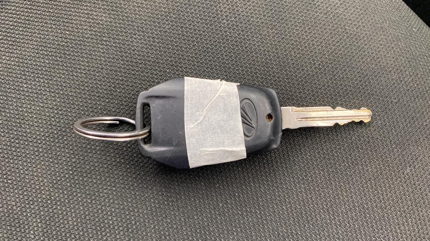 2018 Mahindra KUV 100 NXT K4+ P 6 STR, Petrol, Manual, 35,106 km, Key Close Up