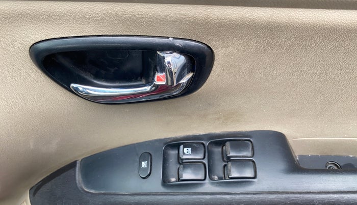 2016 Hyundai i10 SPORTZ 1.2, Petrol, Manual, 43,254 km, Driver Side Door Panels Control