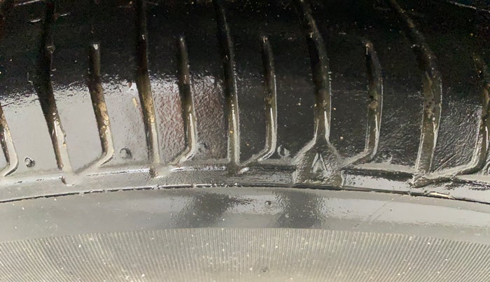 2016 Hyundai i10 SPORTZ 1.2, Petrol, Manual, 43,254 km, Left Front Tyre Tread