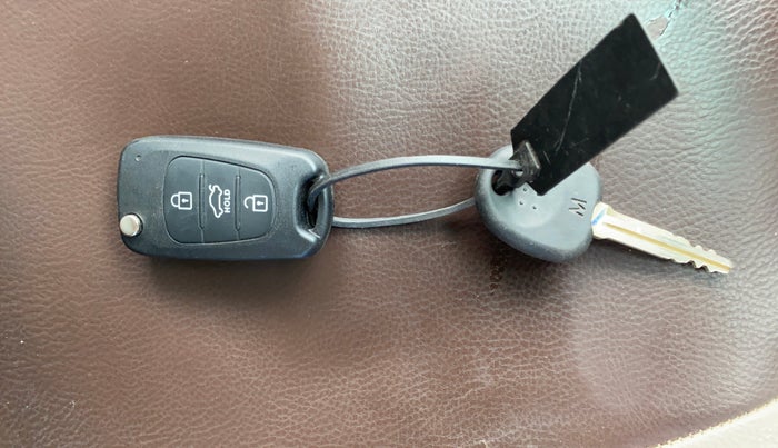 2016 Hyundai i10 SPORTZ 1.2, Petrol, Manual, 43,254 km, Key Close Up