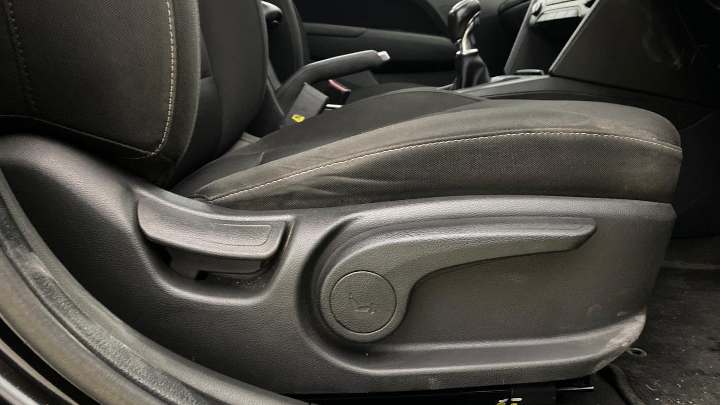 2019 Hyundai New Elantra 2.0 SX MT PETROL, Petrol, Manual, 23,405 km, Driver Side Adjustment Panel