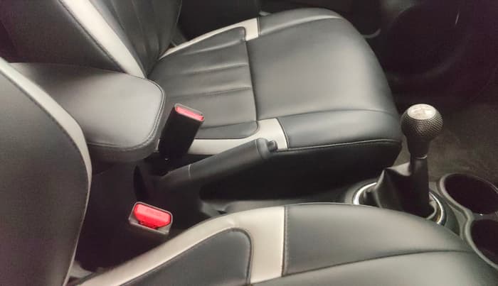 2016 Honda BR-V 1.5L I-VTEC V, Petrol, Manual, 43,096 km, Gear Lever