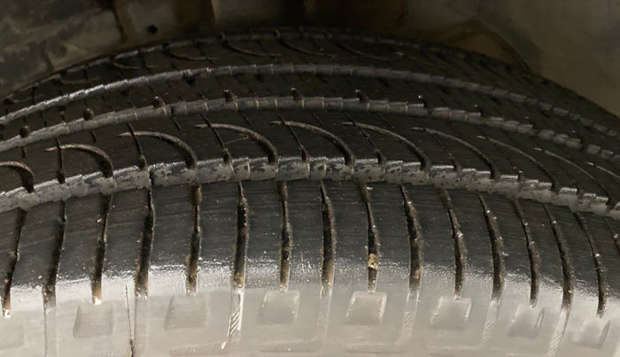 2019 Mahindra XUV500 W11(O), Diesel, Manual, 53,937 km, Left Front Tyre Tread