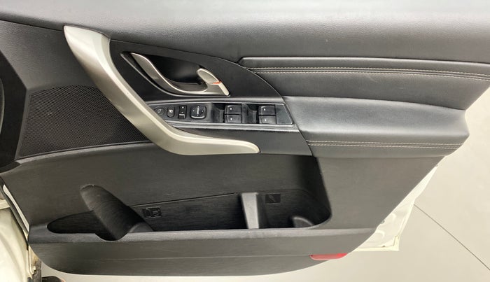 2019 Mahindra XUV500 W11(O), Diesel, Manual, 53,937 km, Driver Side Door Panels Control