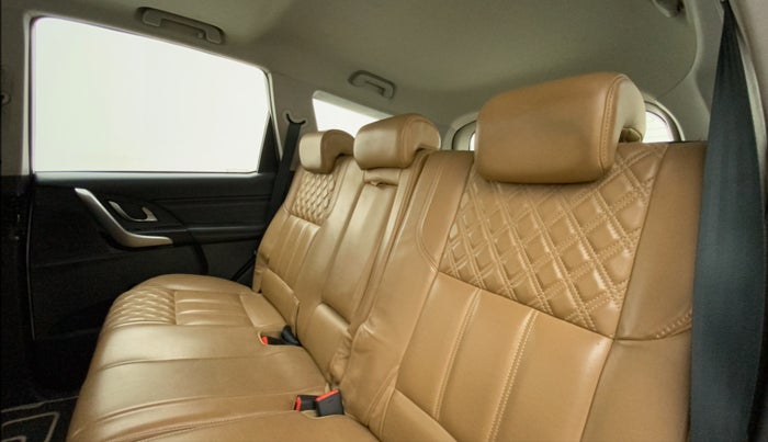 2019 Mahindra XUV500 W11(O), Diesel, Manual, 53,937 km, Right Side Rear Door Cabin