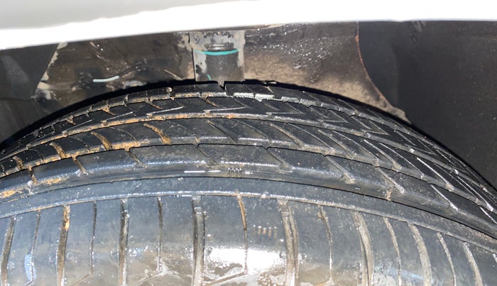 2018 Maruti Vitara Brezza ZDI, Diesel, Manual, 54,822 km, Left Front Tyre Tread