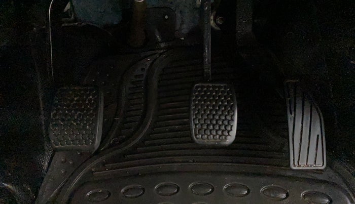 2017 Maruti Alto 800 LXI, Petrol, Manual, 84,685 km, Pedals
