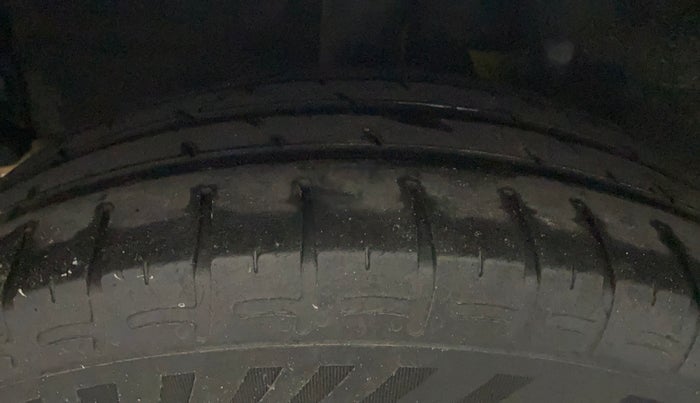 2020 Hyundai GRAND I10 NIOS SPORTZ 1.2 KAPPA VTVT, Petrol, Manual, 38,610 km, Right Rear Tyre Tread