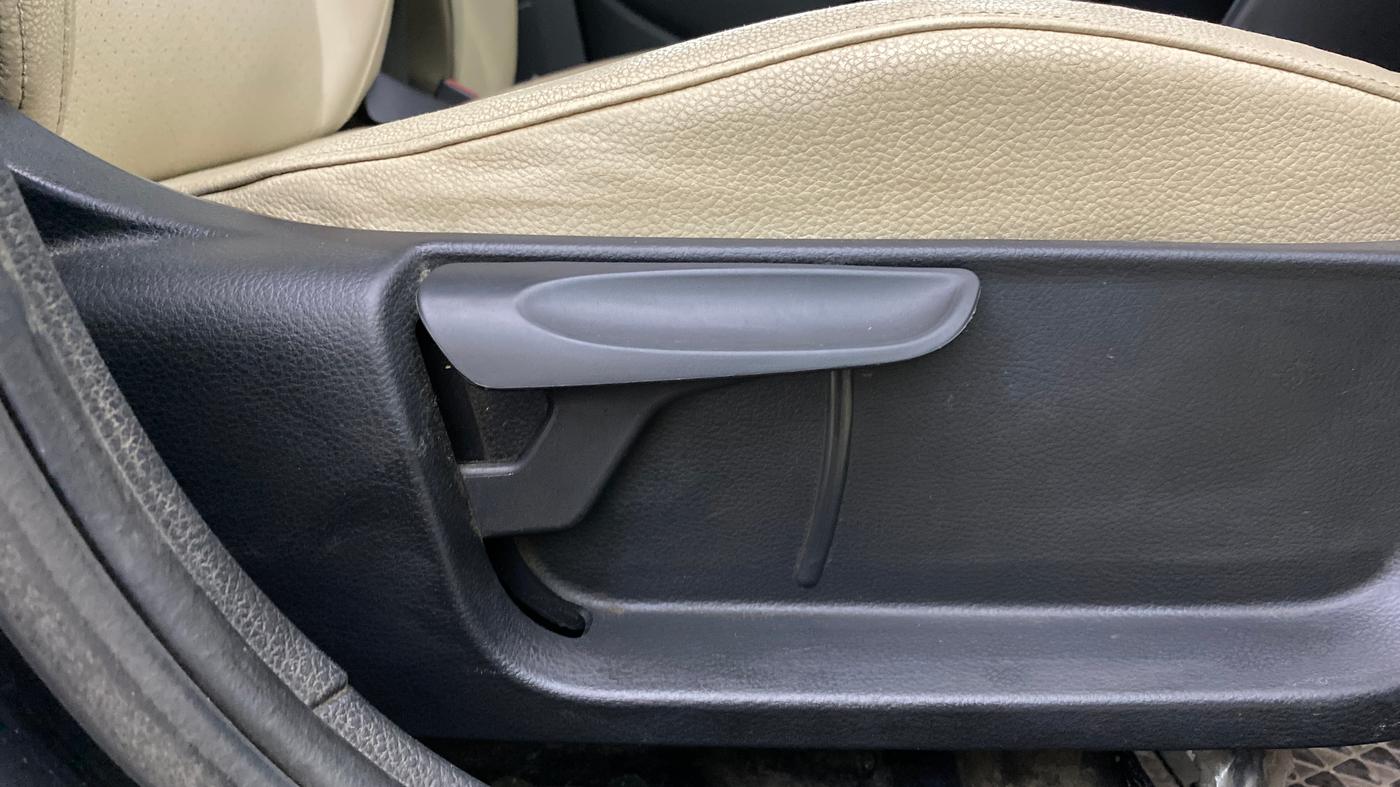 2020 Skoda Rapid STYLE AT TSI, Petrol, Automatic, 57,907 km, Driver Side Adjustment Panel