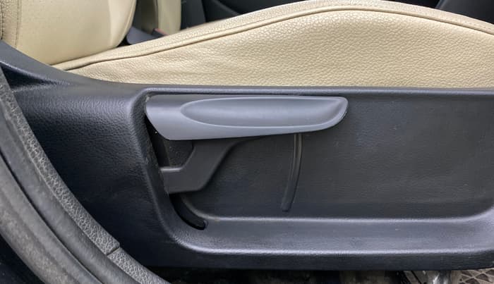 2020 Skoda Rapid STYLE AT TSI, Petrol, Automatic, 57,907 km, Driver Side Adjustment Panel