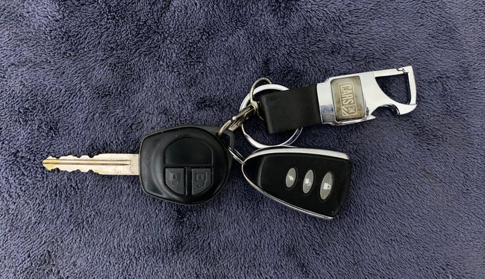 2014 Maruti Swift VXI D, Petrol, Manual, 53,190 km, Key Close Up