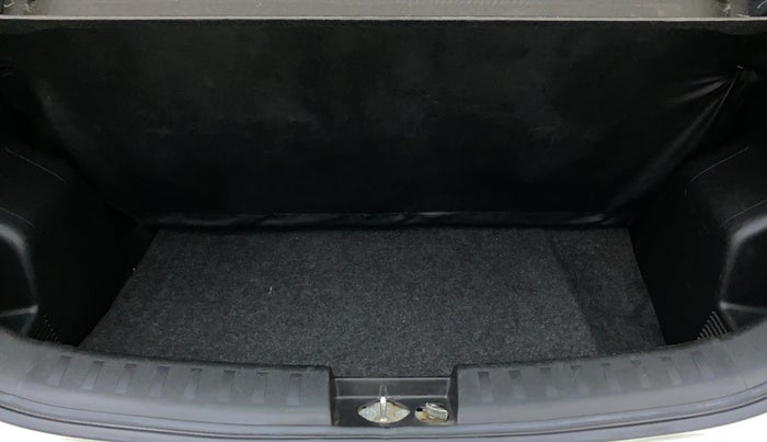 2014 Maruti Swift VXI D, Petrol, Manual, 53,190 km, Boot Inside