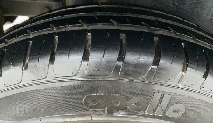 2014 Maruti Swift VXI D, Petrol, Manual, 53,190 km, Right Rear Tyre Tread