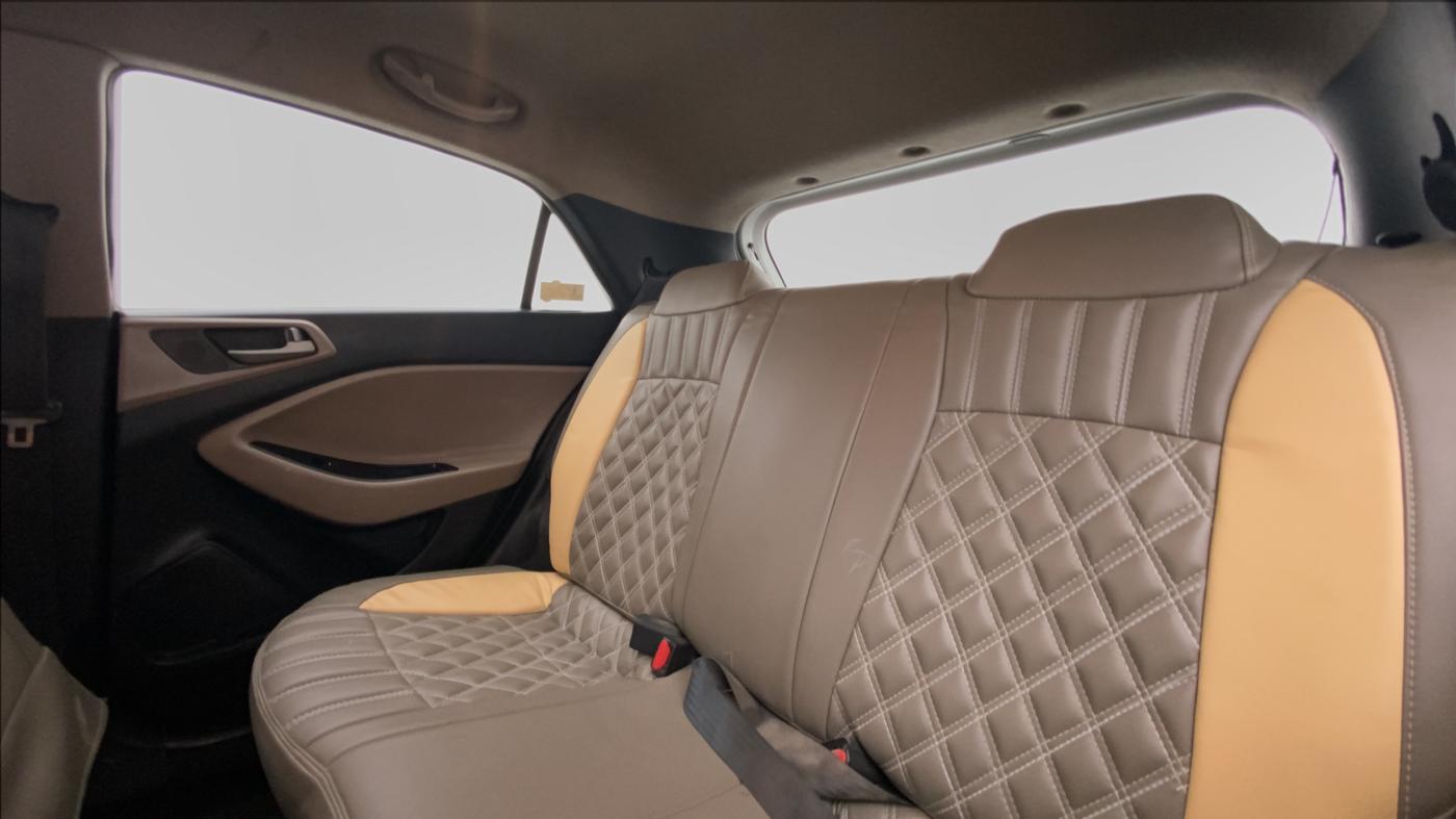 2016 Hyundai Elite i20 SPORTZ 1.2, Petrol, Manual, 85,147 km, Right Side Rear Door Cabin View