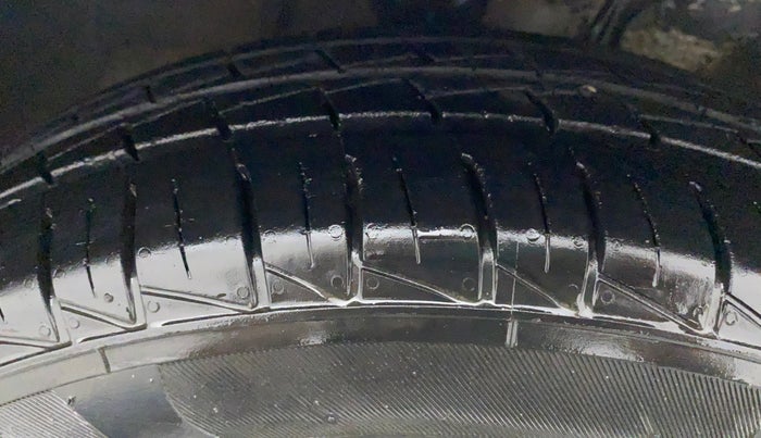 2019 Maruti Alto LXI, Petrol, Manual, 13,381 km, Right Front Tyre Tread
