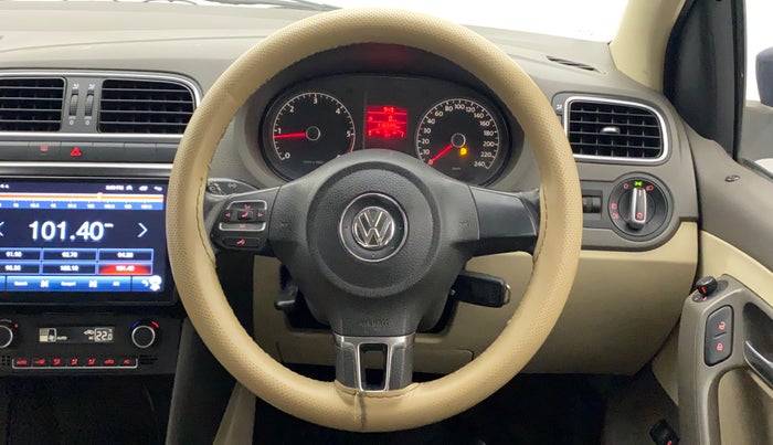2012 Volkswagen Vento HIGHLINE DIESEL 1.6, Diesel, Manual, 1,16,545 km, Steering Wheel Close Up