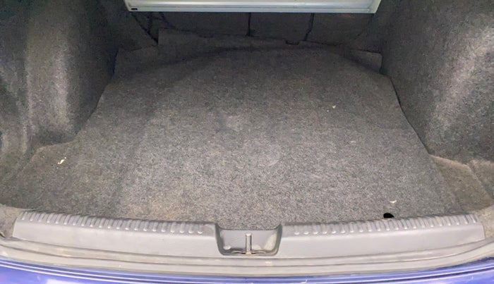 2012 Volkswagen Vento HIGHLINE DIESEL 1.6, Diesel, Manual, 1,16,545 km, Boot Inside