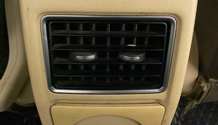 2012 Volkswagen Vento HIGHLINE DIESEL 1.6, Diesel, Manual, 1,16,545 km, Rear AC Vents