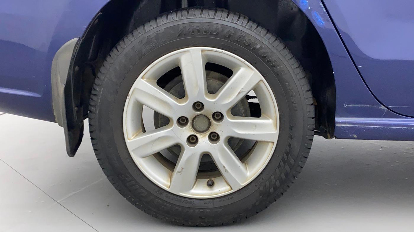 2012 Volkswagen Vento HIGHLINE DIESEL 1.6, Diesel, Manual, 1,16,545 km, Right Rear Wheel