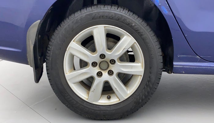 2012 Volkswagen Vento HIGHLINE DIESEL 1.6, Diesel, Manual, 1,16,545 km, Right Rear Wheel