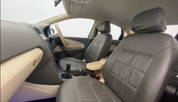 2012 Volkswagen Vento HIGHLINE DIESEL 1.6, Diesel, Manual, 1,16,545 km, Right Side Front Door Cabin