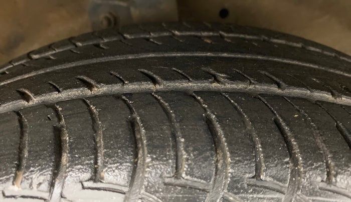 2015 Maruti Celerio ZXI AMT, Petrol, Automatic, 39,716 km, Right Front Tyre Tread