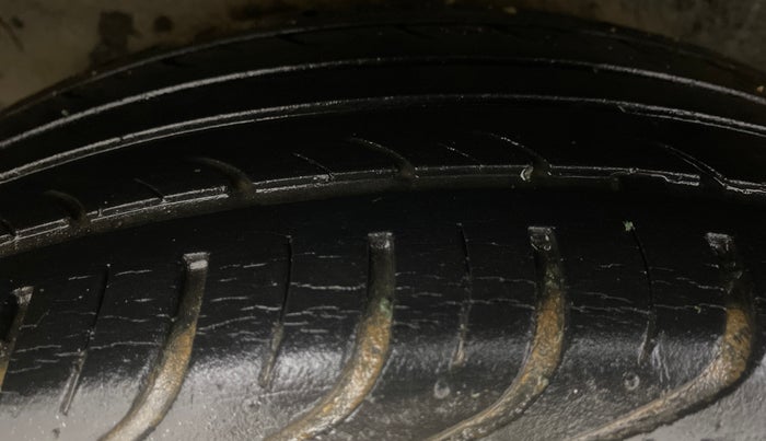 2013 Hyundai i20 MAGNA 1.2, Petrol, Manual, 33,491 km, Right Rear Tyre Tread