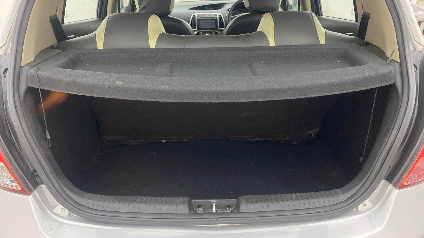 2013 Hyundai i20 MAGNA 1.2, Petrol, Manual, 33,491 km, Boot Inside