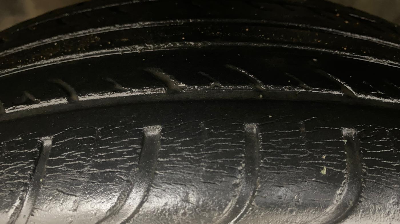 2013 Hyundai i20 MAGNA 1.2, Petrol, Manual, 33,491 km, Left Front Tyre Tread
