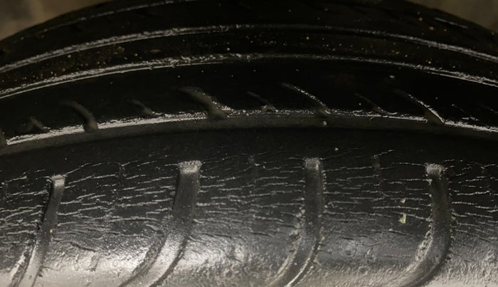 2013 Hyundai i20 MAGNA 1.2, Petrol, Manual, 33,491 km, Left Front Tyre Tread