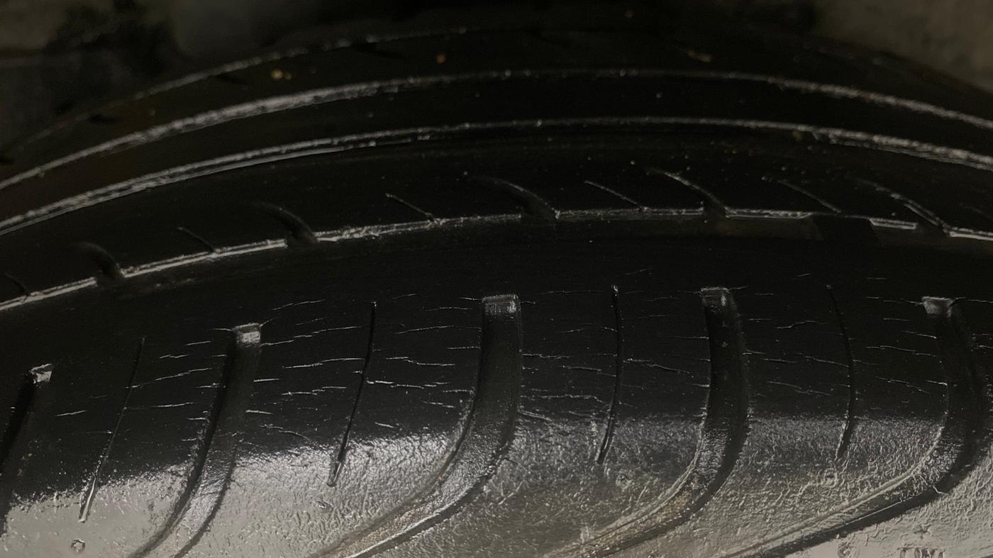 2013 Hyundai i20 MAGNA 1.2, Petrol, Manual, 33,491 km, Left Rear Tyre Tread