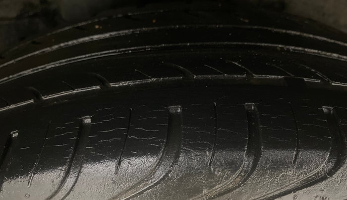 2013 Hyundai i20 MAGNA 1.2, Petrol, Manual, 33,491 km, Left Rear Tyre Tread