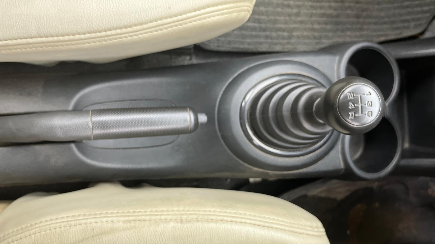 2014 Honda Amaze 1.2L I-VTEC EX, Petrol, Manual, 41,964 km, Gear Lever