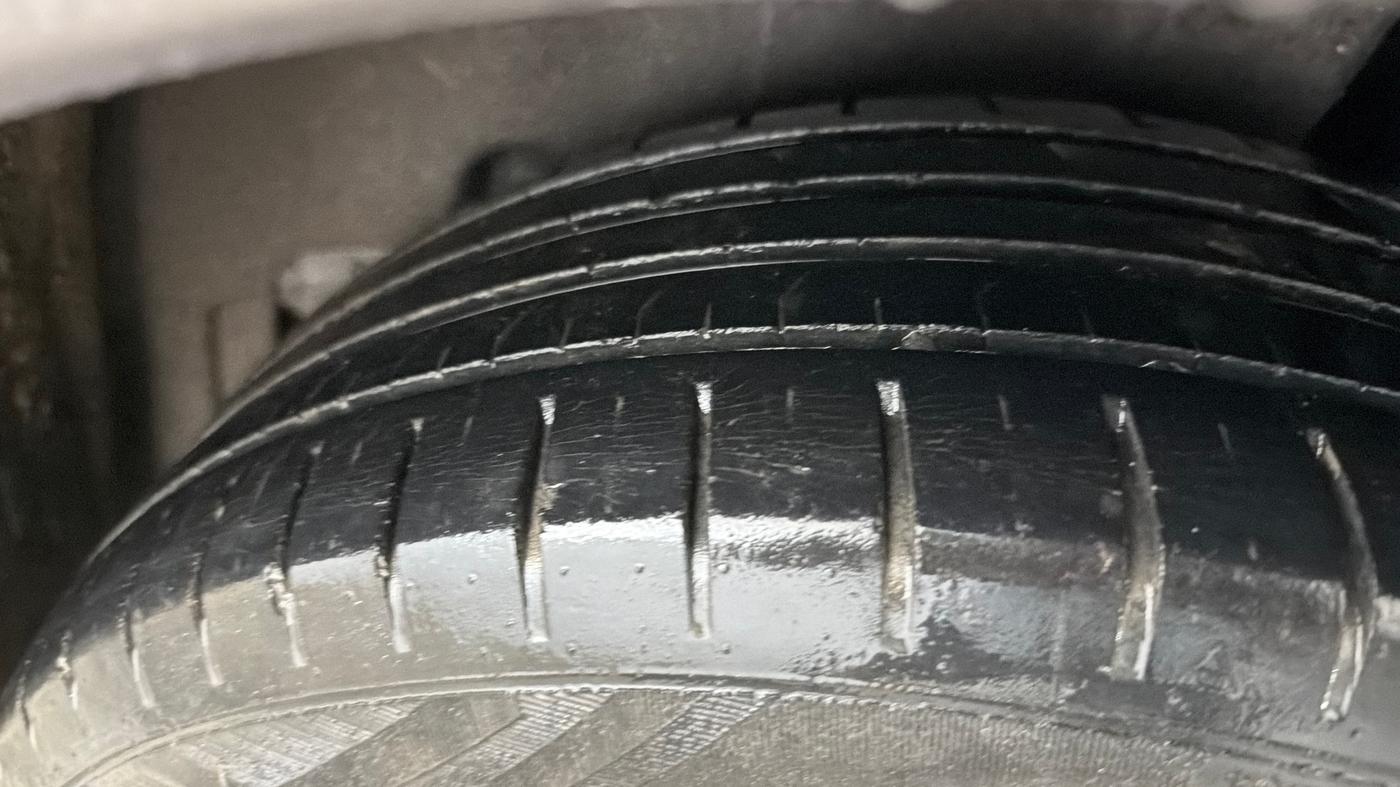 2016 Maruti Ciaz ZXI+, Petrol, Manual, 50,796 km, Left Rear Tyre Tread