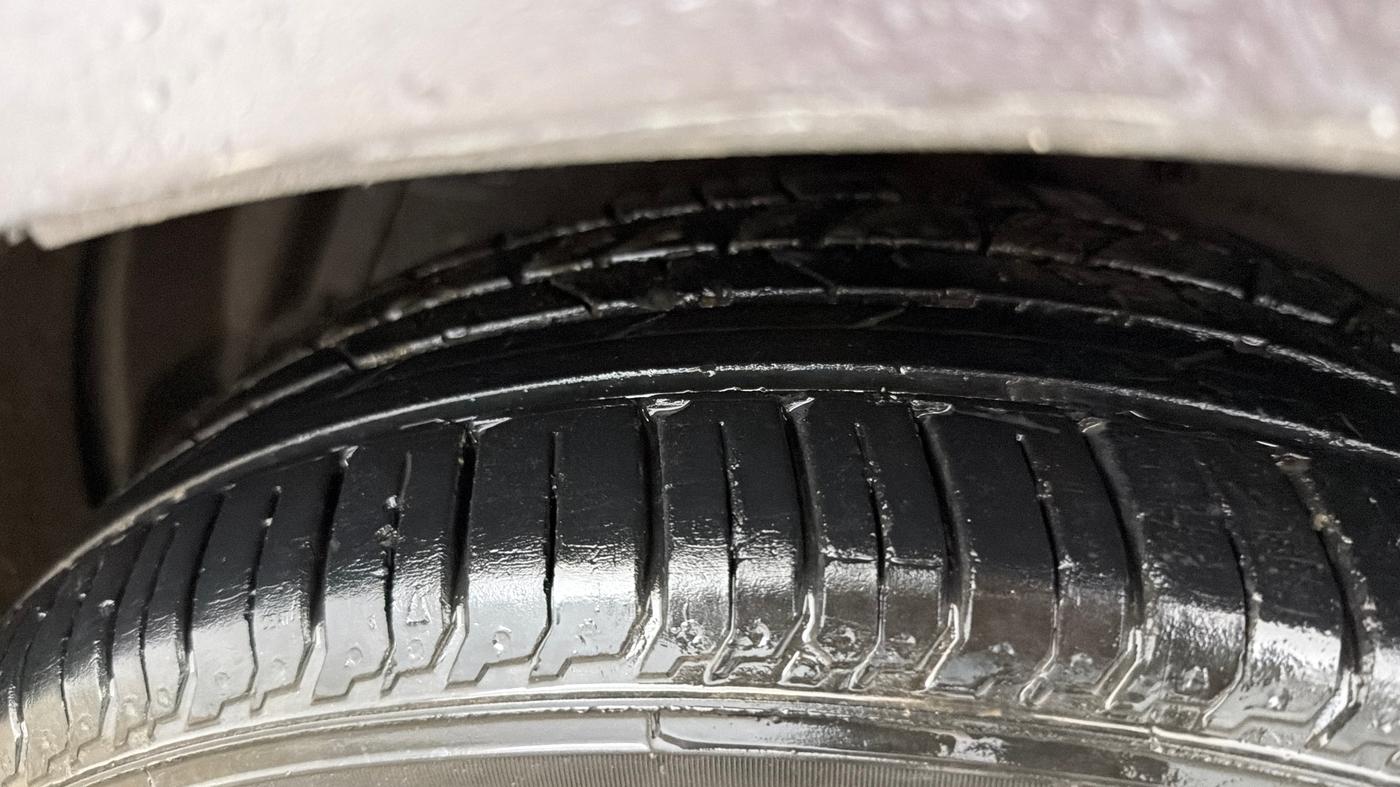 2016 Maruti Ciaz ZXI+, Petrol, Manual, 50,796 km, Left Front Tyre Tread
