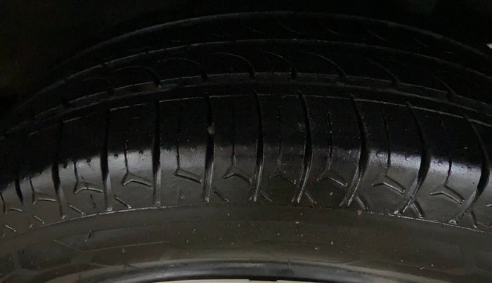 2021 Maruti S PRESSO VXI (O) CNG, CNG, Manual, 97,128 km, Left Rear Tyre Tread