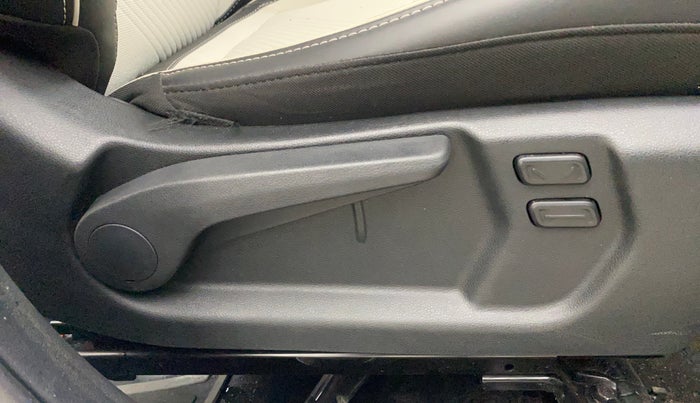 2023 Hyundai VENUE SX (O) 1.0 TURBO DCT, Petrol, Automatic, 10,401 km, Driver Side Adjustment Panel