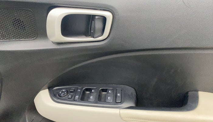 2023 Hyundai VENUE SX (O) 1.0 TURBO DCT, Petrol, Automatic, 10,401 km, Driver Side Door Panels Control