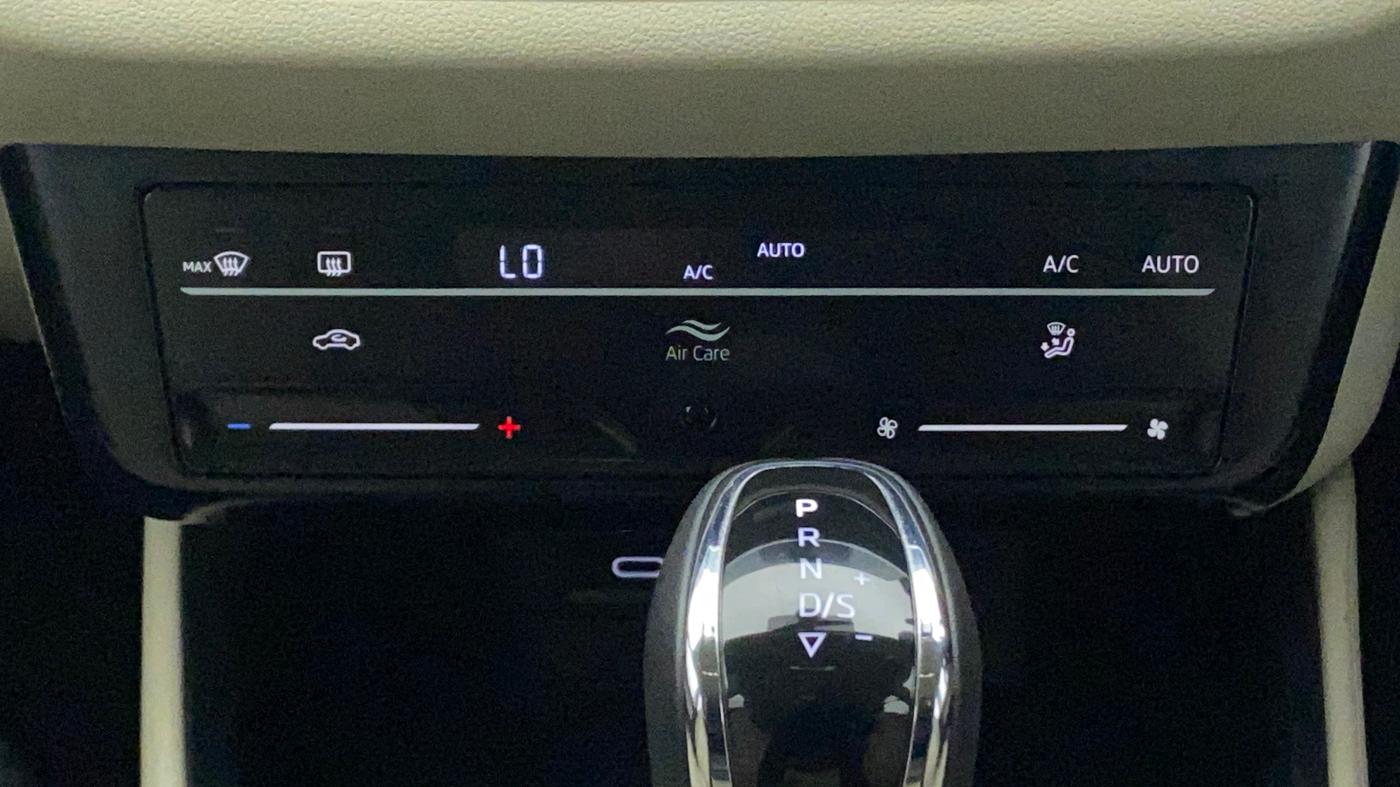 2022 Skoda SLAVIA STYLE 1.5L TSI DSG, Petrol, Automatic, 27,937 km, Automatic Climate Control