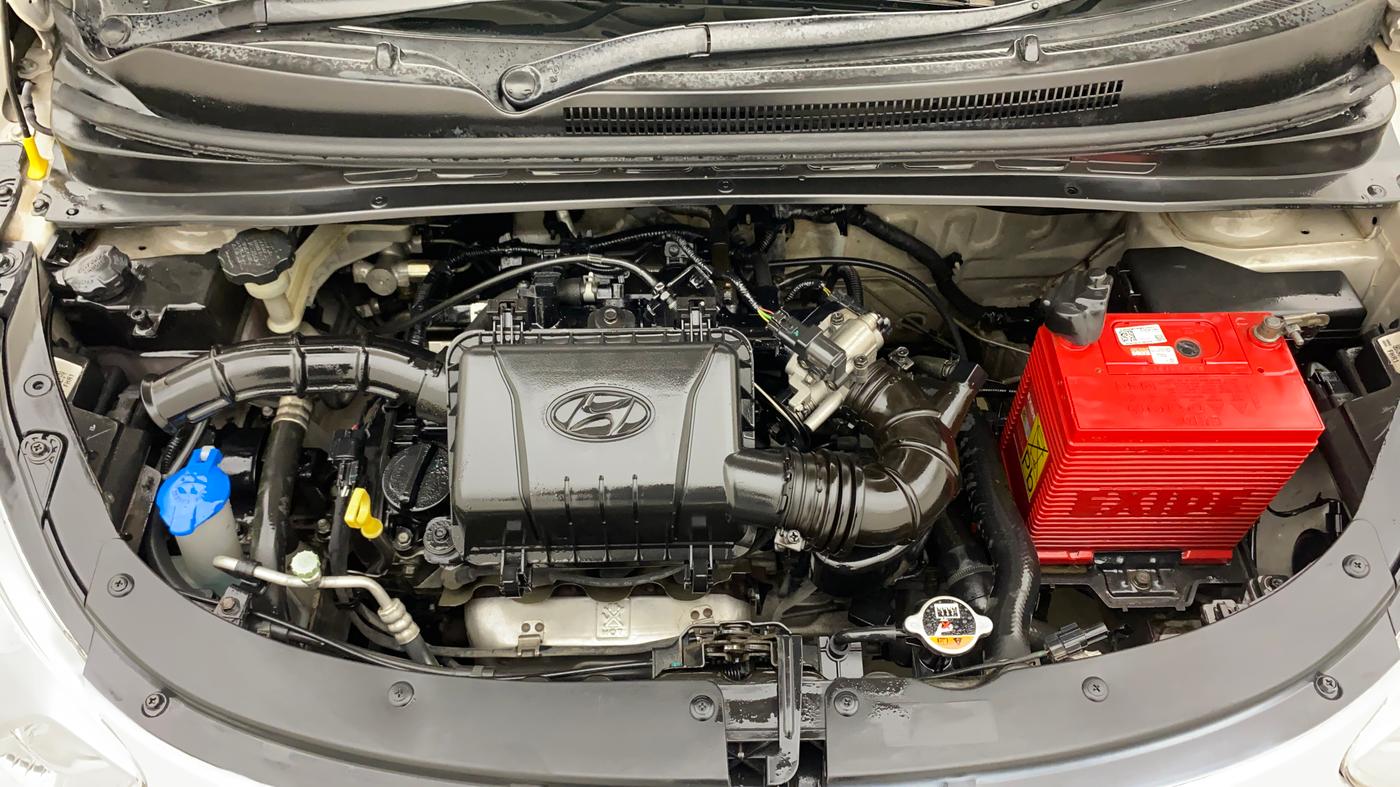 2015 Hyundai i10 SPORTZ 1.1, Petrol, Manual, 59,954 km, Engine View