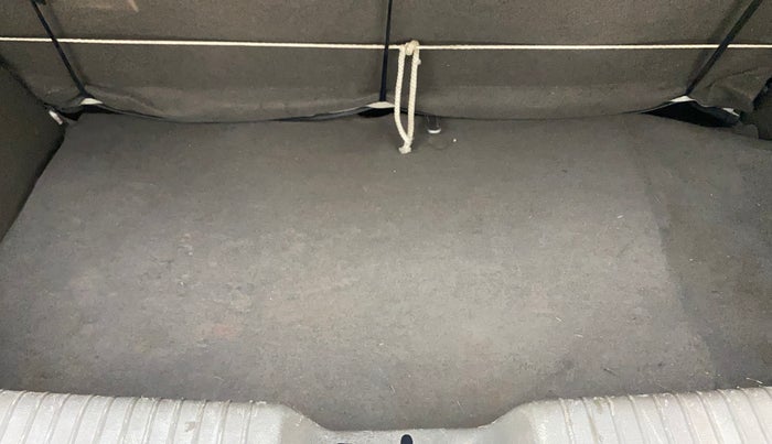 2015 Hyundai i10 SPORTZ 1.1, Petrol, Manual, 59,954 km, Boot Inside