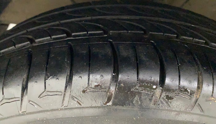 2020 Toyota Glanza G, CNG, Manual, 55,831 km, Left Front Tyre Tread