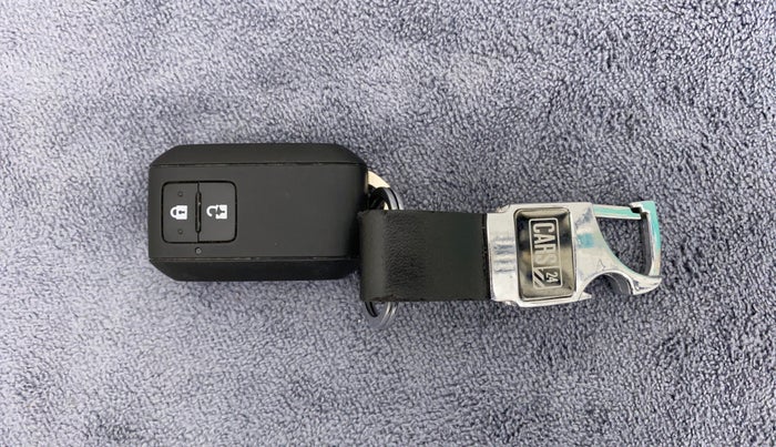 2020 Toyota Glanza G, CNG, Manual, 55,831 km, Key Close Up