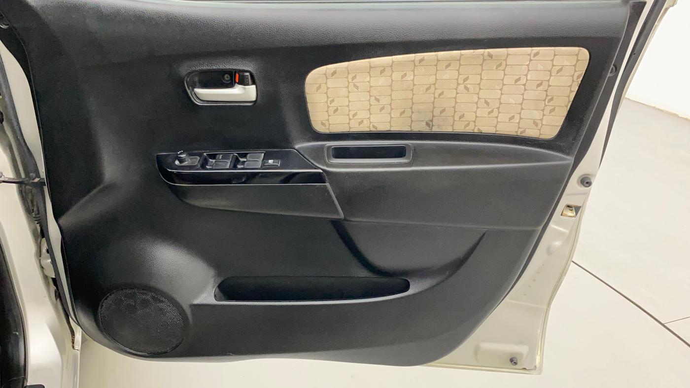 2017 Maruti Wagon R 1.0 VXI, Petrol, Manual, 42,837 km, Driver Side Door Panels Control