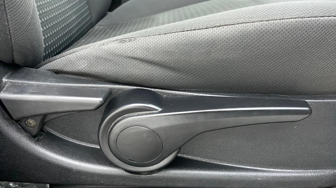 2017 Tata Tiago XZ 1.2 REVOTRON, Petrol, Manual, 18,338 km, Driver Side Adjustment Panel
